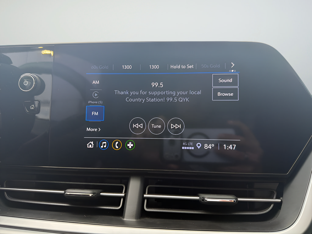 Used 2025 Chevrolet Trax LS FWD image 35