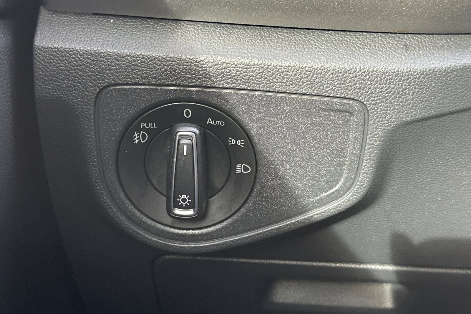 Used 2018 Volkswagen Atlas SE image 33