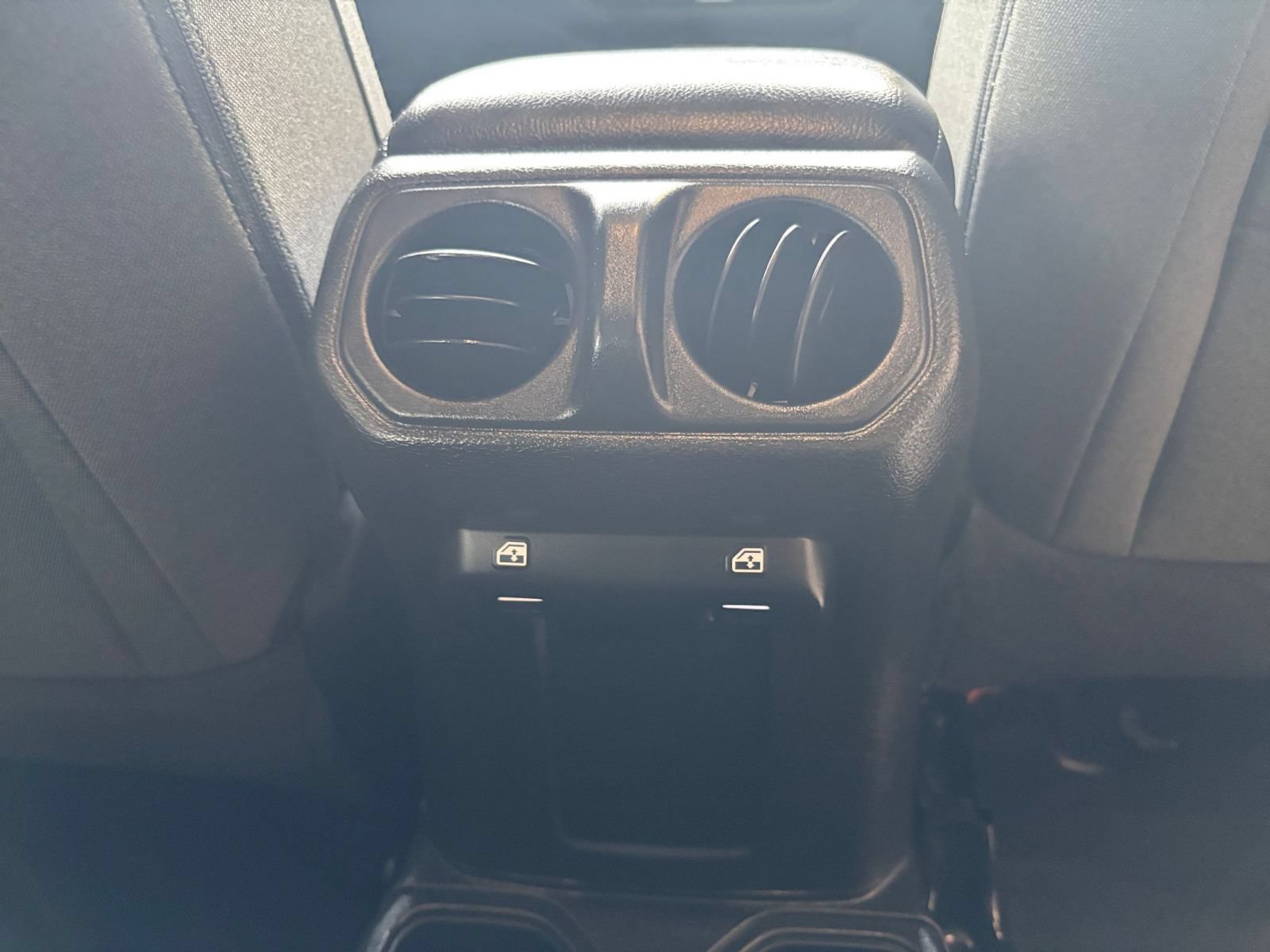 Used 2025 Jeep Wrangler Unlimited Sport AWD/4WD image 18
