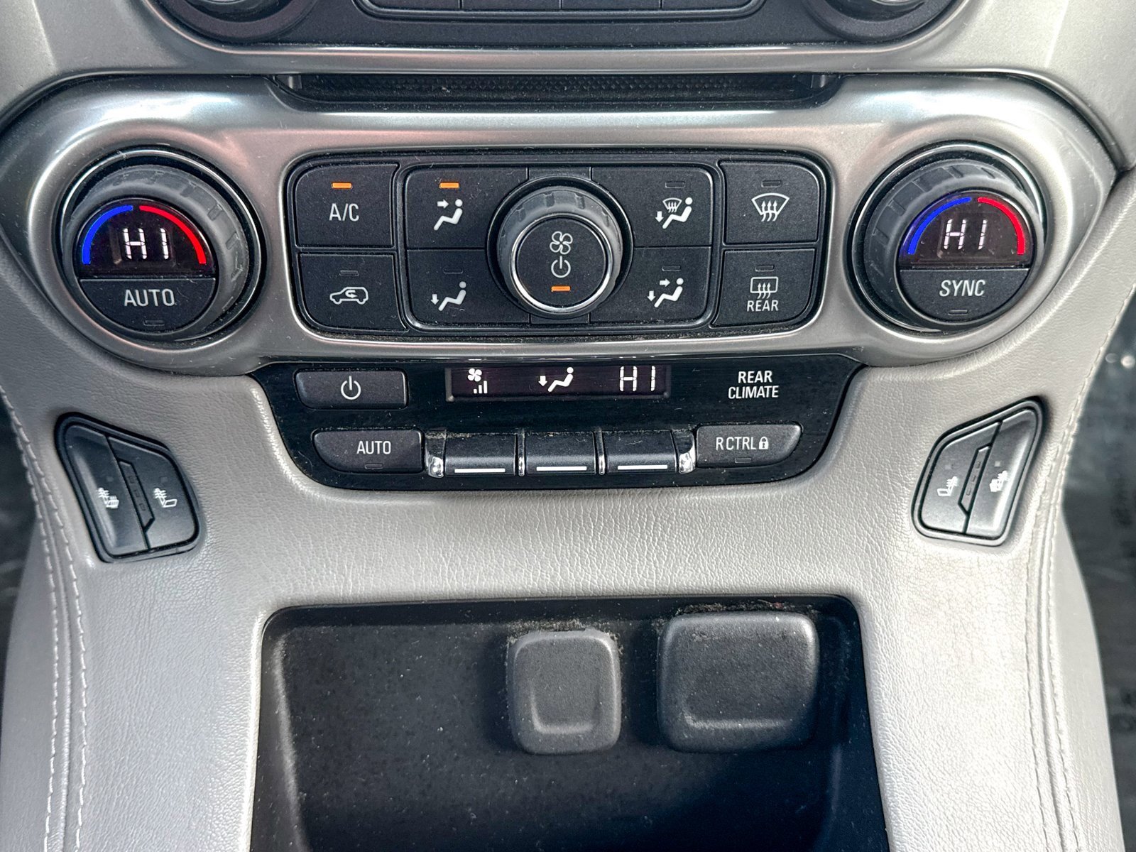 Used 2018 Chevrolet Suburban LT image 33