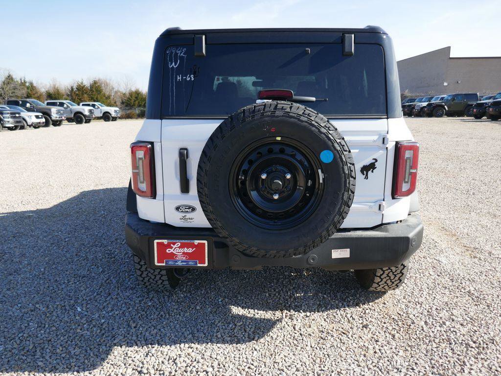 New 2026 Ford Bronco Outer Banks w/ Black Appearance Package image 5