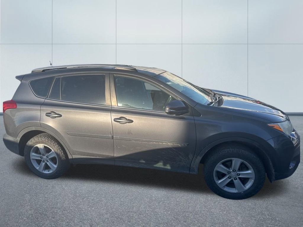 Used 2014 Toyota RAV4 XLE AWD/4WD image 5