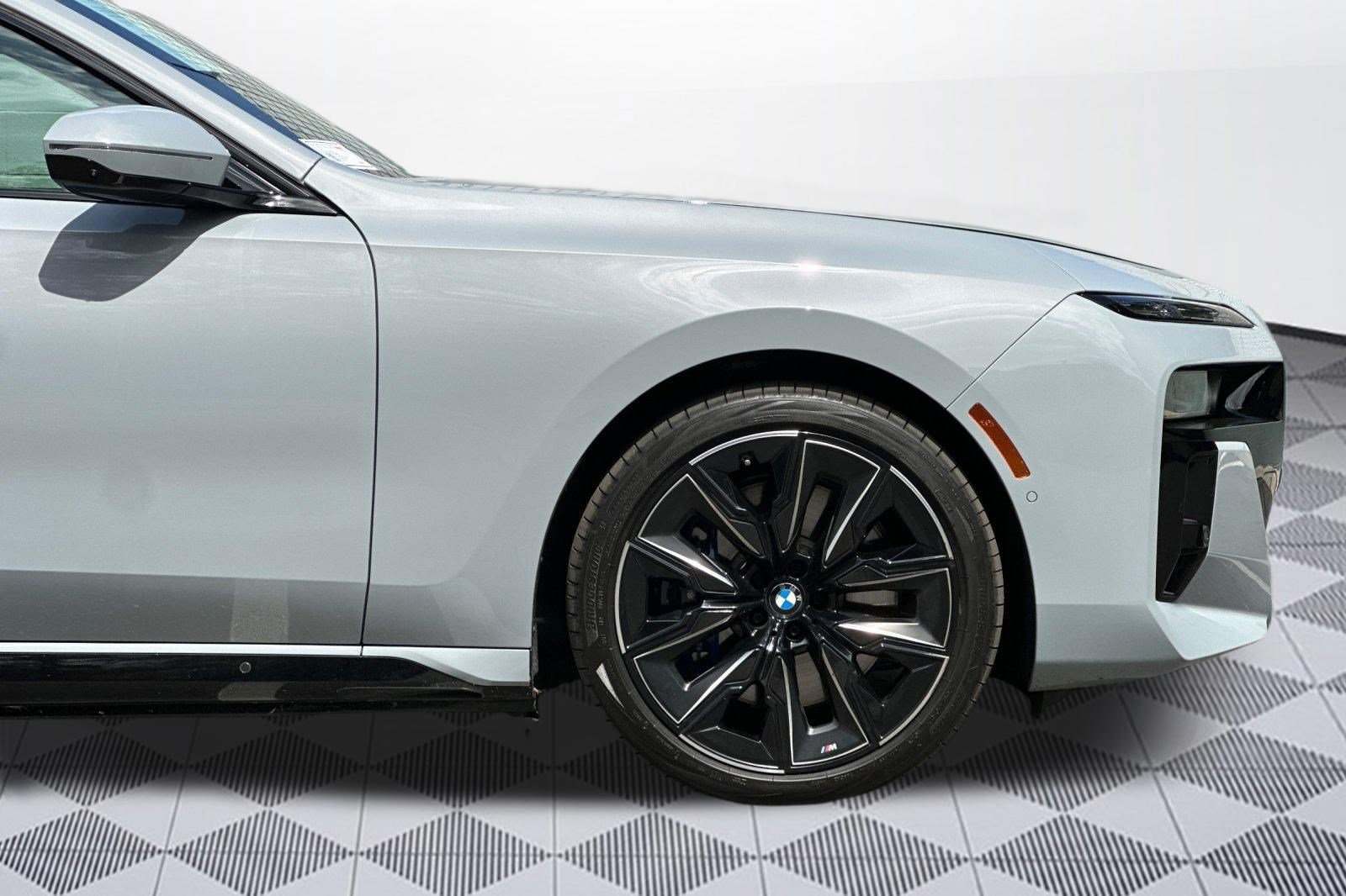 Used 2025 BMW i7 xDrive60 w/ Executive Package AWD/4WD image 35