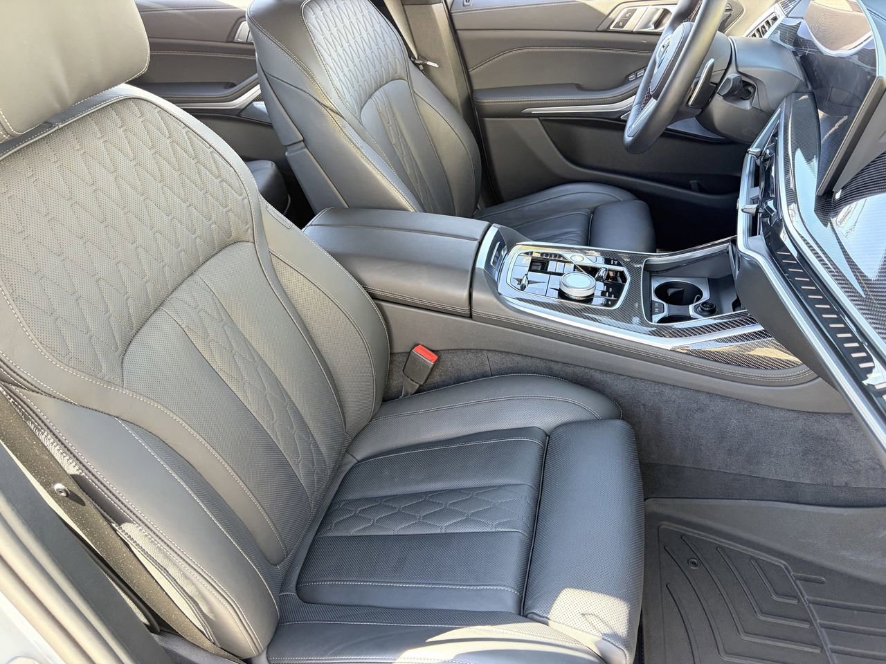 Used 2025 BMW X7 M60i image 10