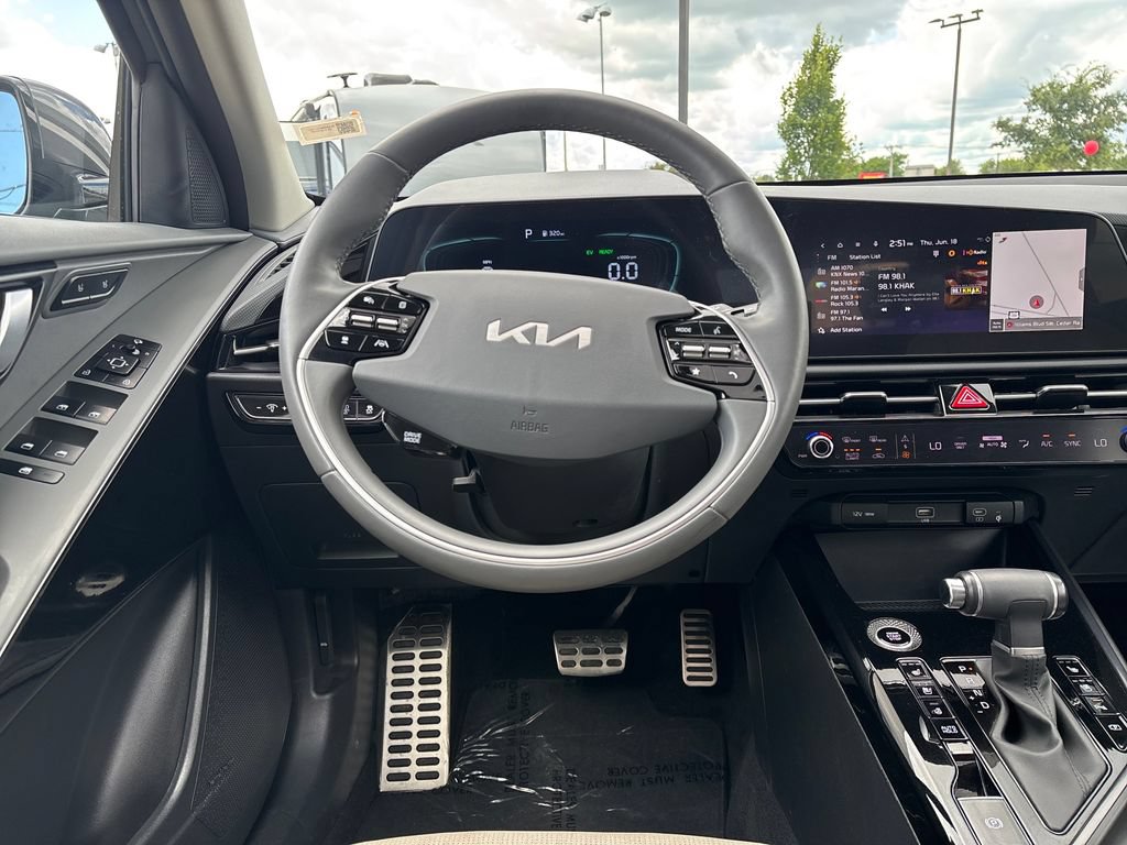 Used 2023 Kia Niro SX Touring FWD image 34