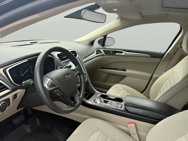 Used 2020 Ford Fusion SE FWD image 9
