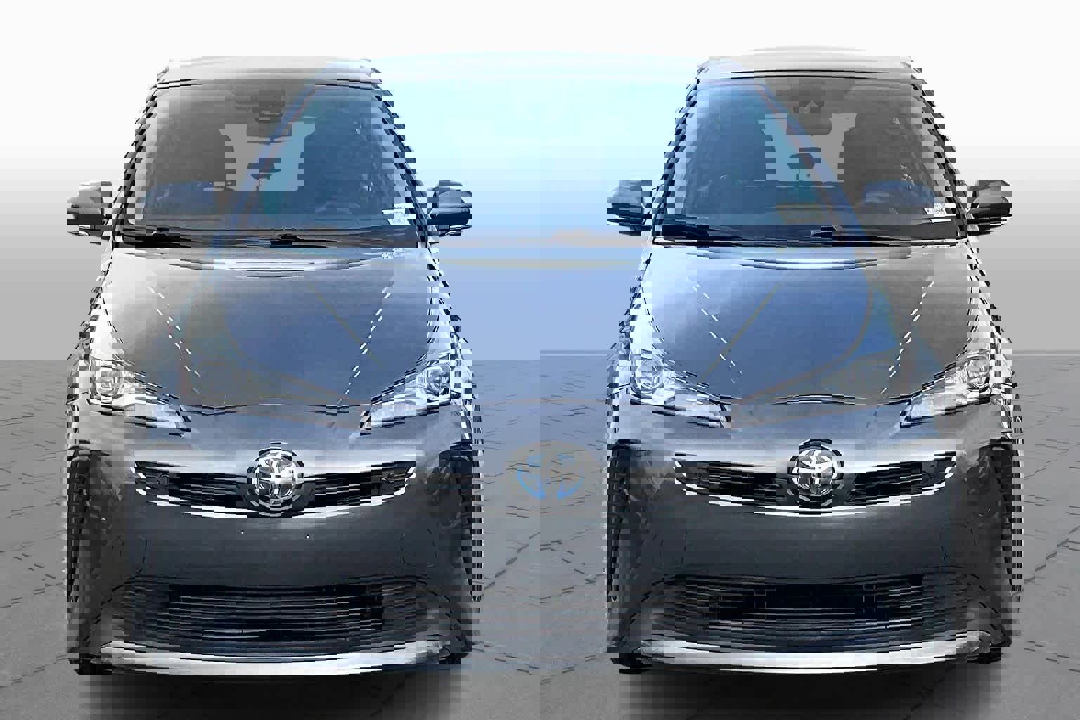 Used 2019 Toyota Prius LE image 4