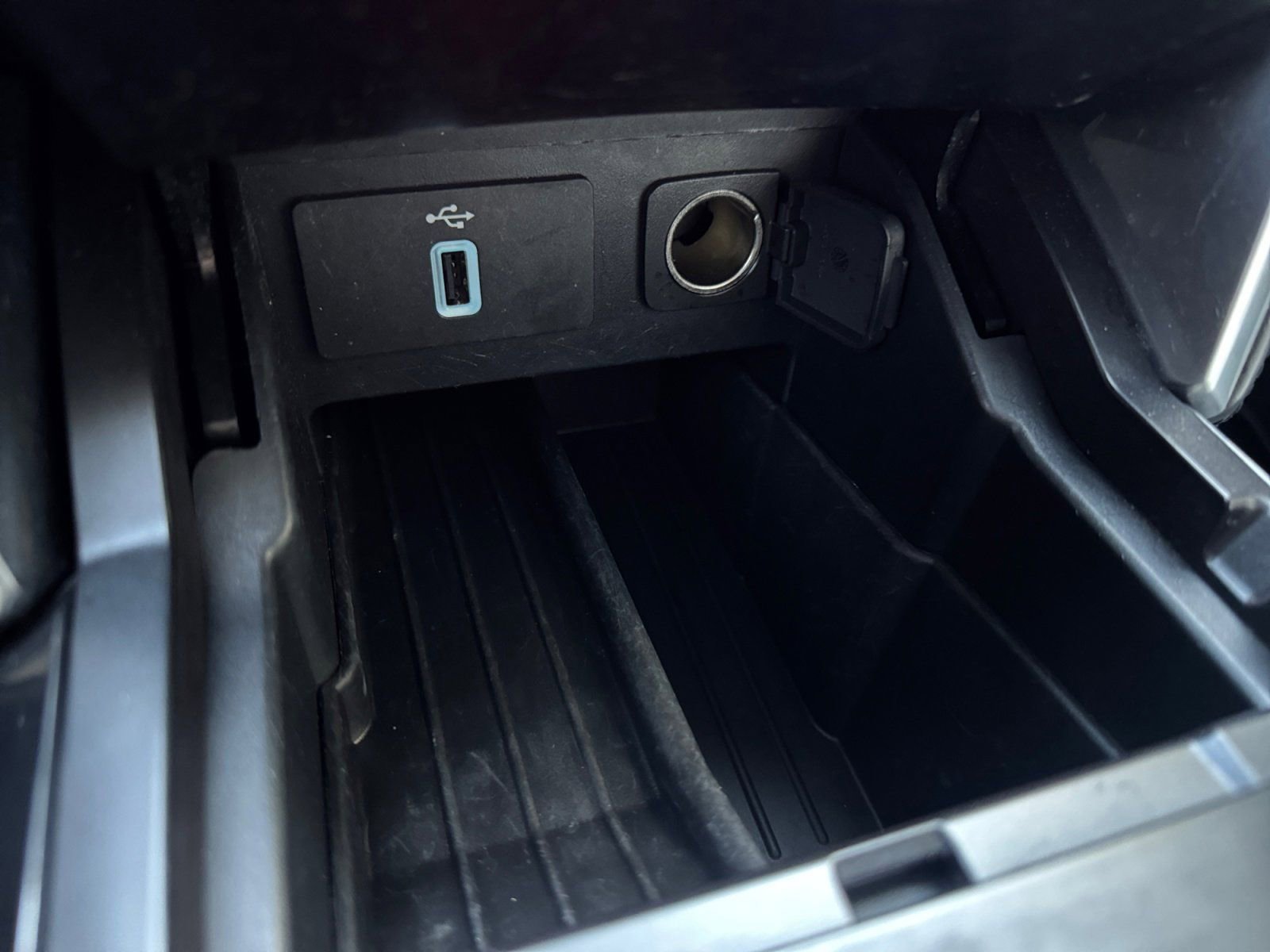 Used 2017 Ford Explorer Platinum image 27