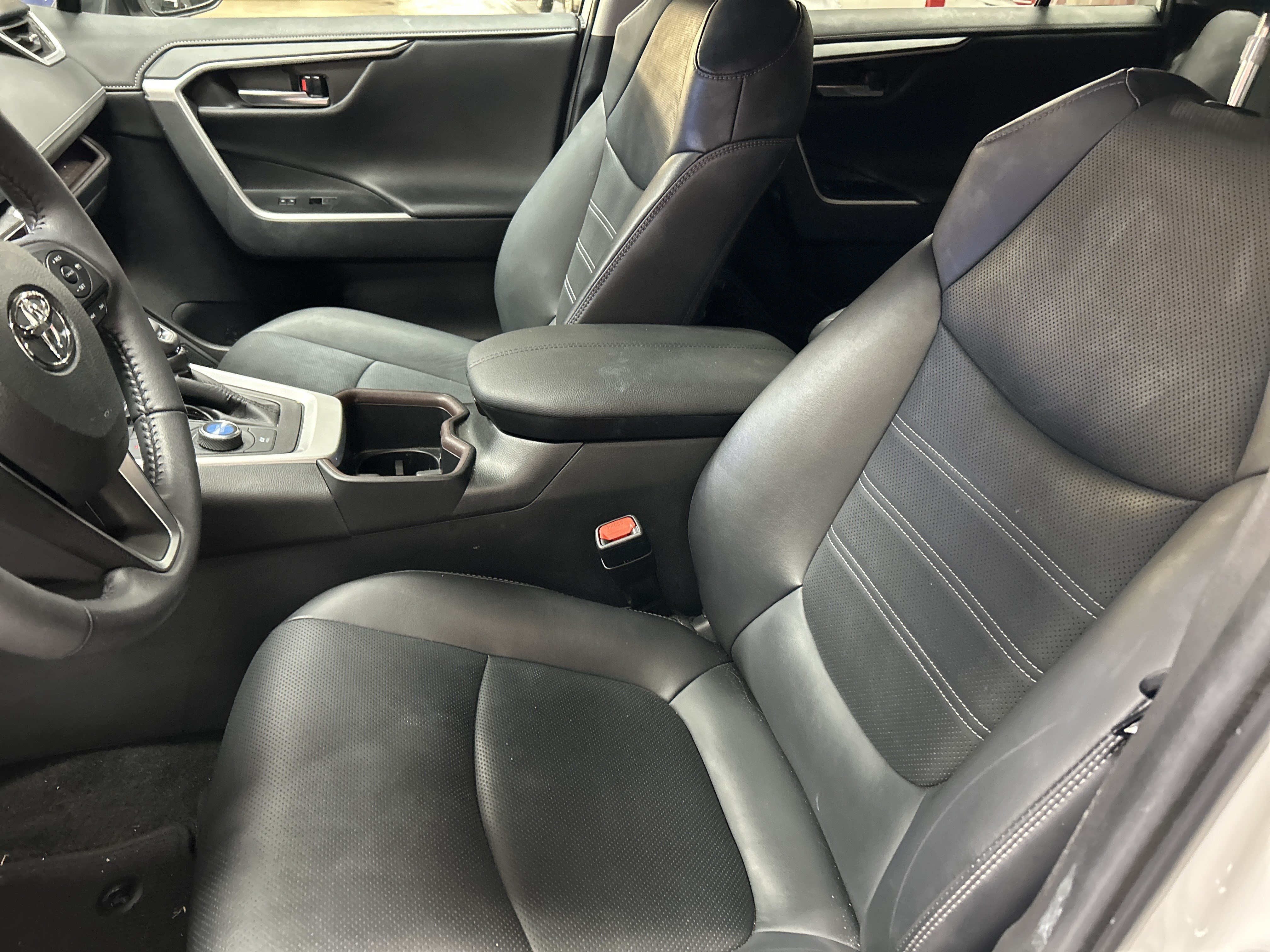 Used 2023 Toyota RAV4 Limited AWD/4WD image 6