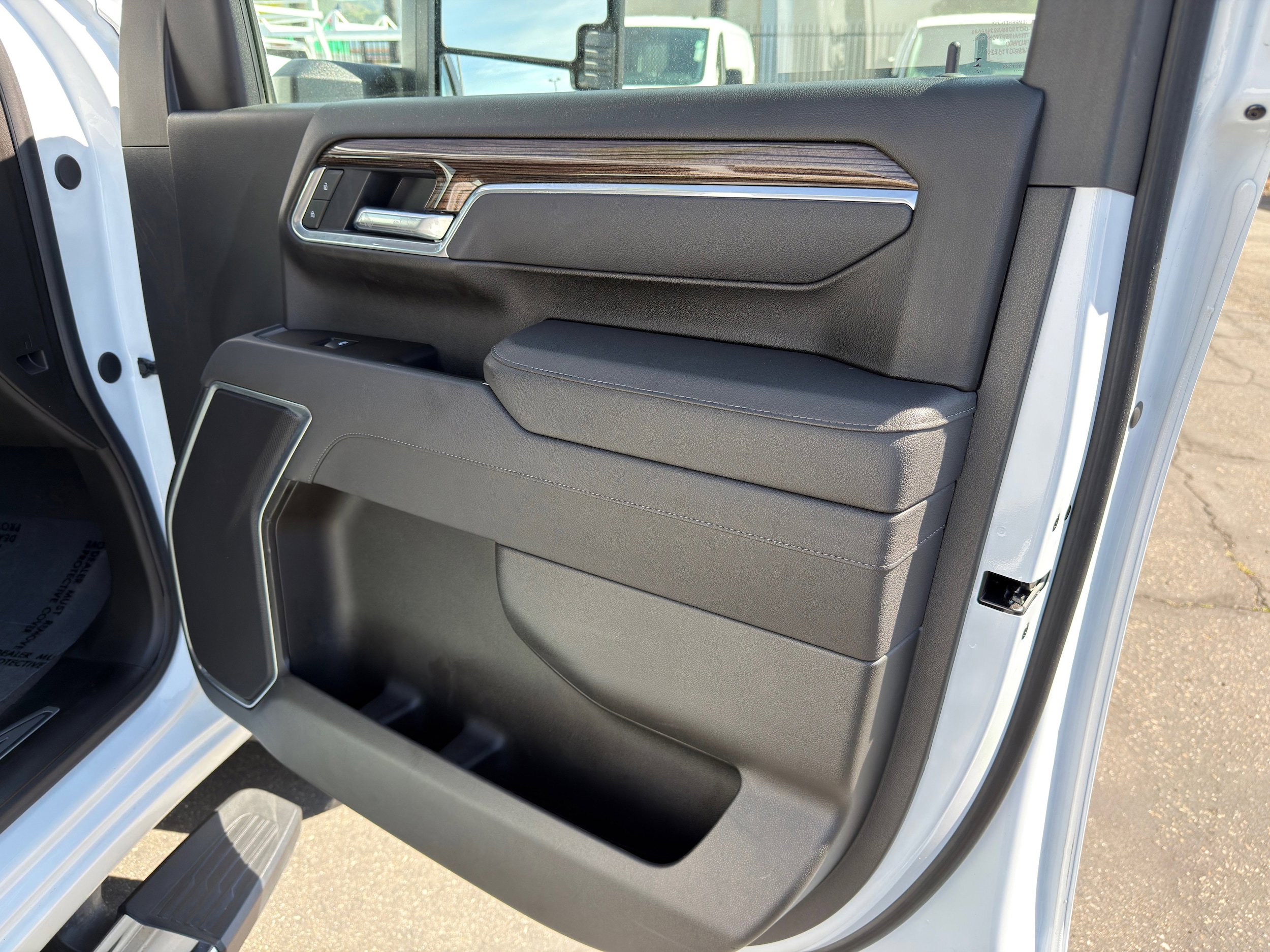 Used 2025 Chevrolet Silverado 2500 LT w/ Convenience Package AWD/4WD image 11