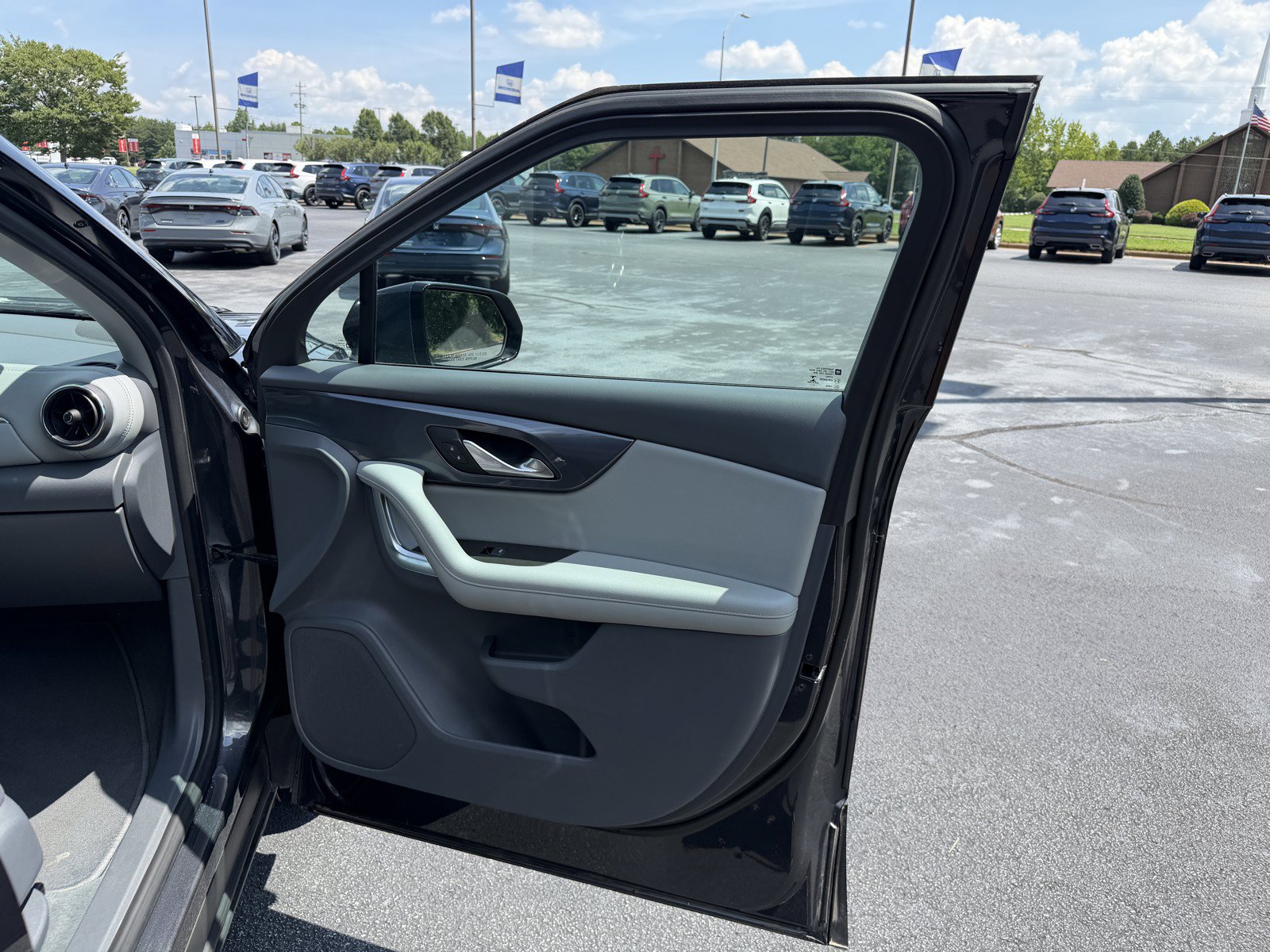 Used 2022 Chevrolet Blazer LT FWD image 15