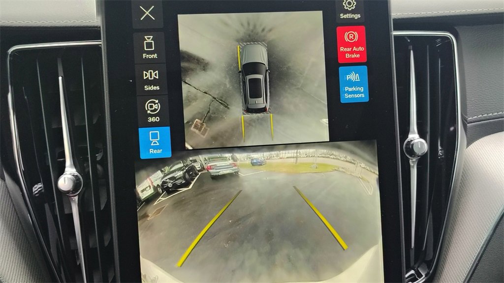 New 2026 Volvo XC60 B5 Ultra w/ Climate Package image 22