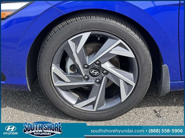 Certified 2025 Hyundai Elantra Limited FWD image 9