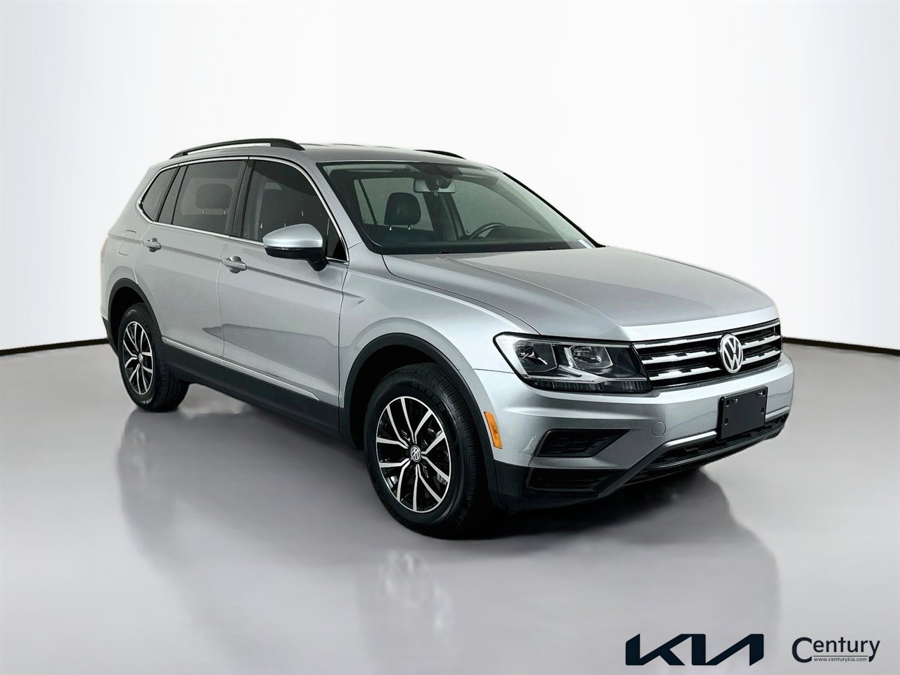 Used 2021 Volkswagen Tiguan SE AWD/4WD image 3