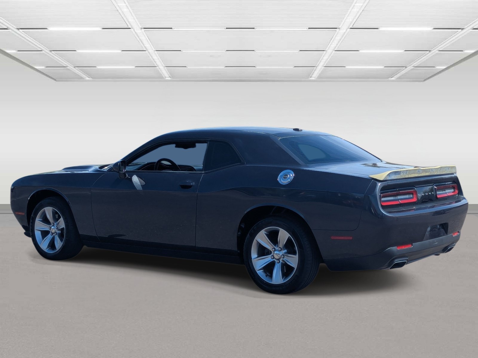 Used 2016 Dodge Challenger SXT RWD image 3