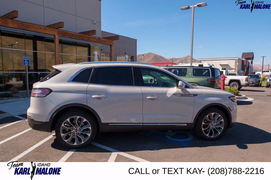 Used 2023 Lincoln Nautilus Reserve w/ Equipment Group 201A AWD/4WD image 17