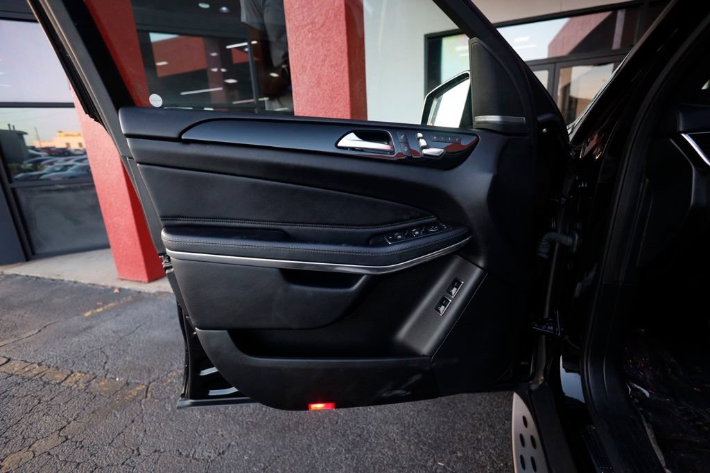Used 2018 Mercedes-Benz GLS 550 4MATIC image 16