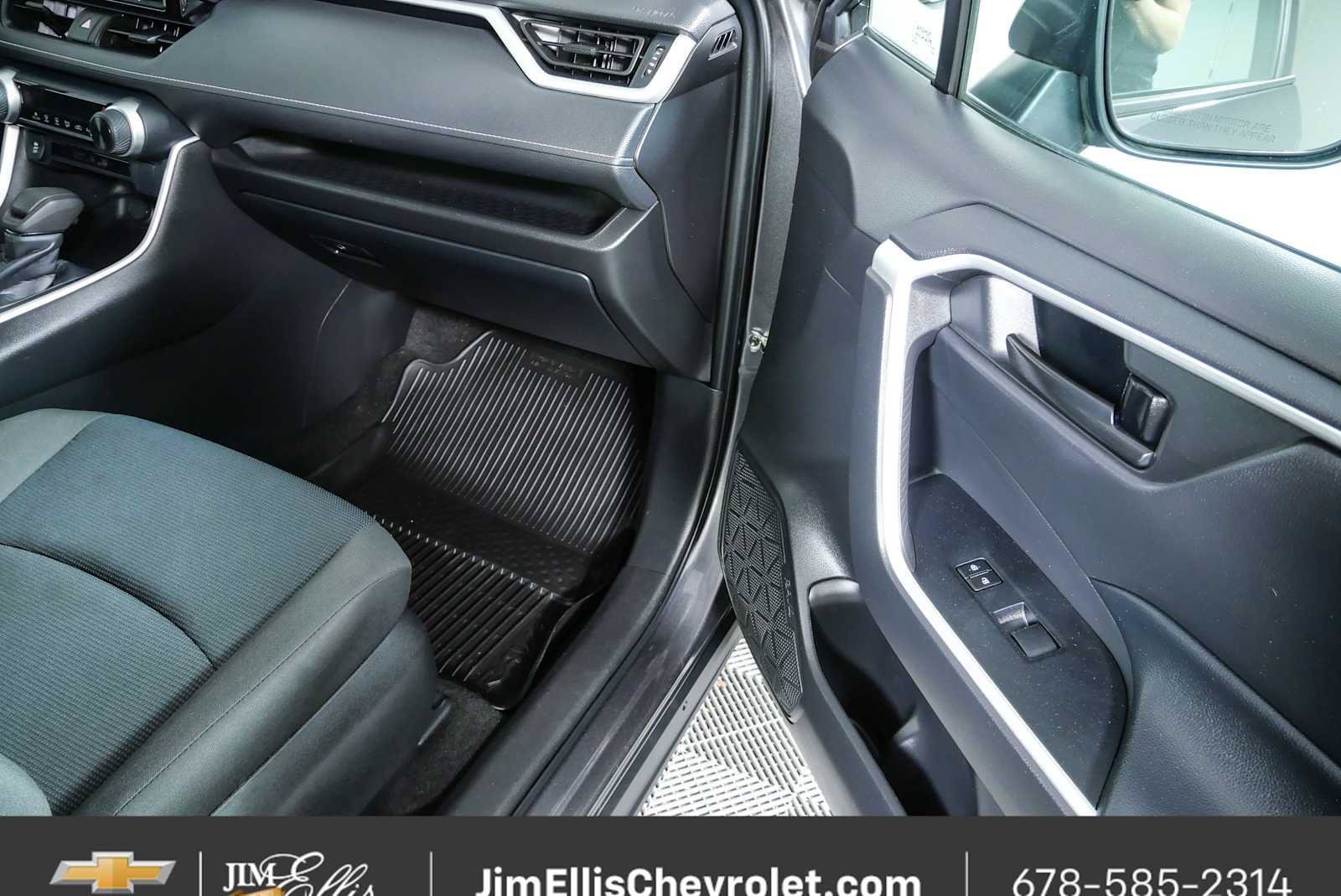 Used 2022 Toyota RAV4 LE FWD image 22
