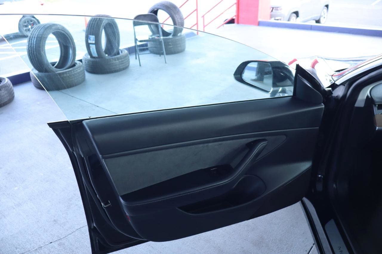 Used 2018 Tesla Model 3 Long Range RWD image 12
