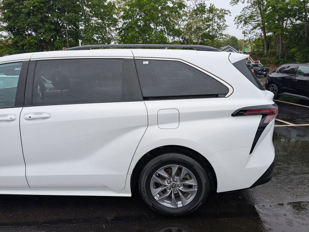 Certified 2024 Toyota Sienna LE w/ LE Plus Package AWD/4WD image 4