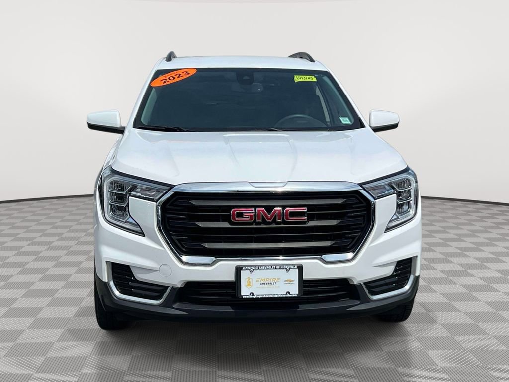 Used 2023 GMC Terrain SLE w/ Driver Convenience Package AWD/4WD image 2