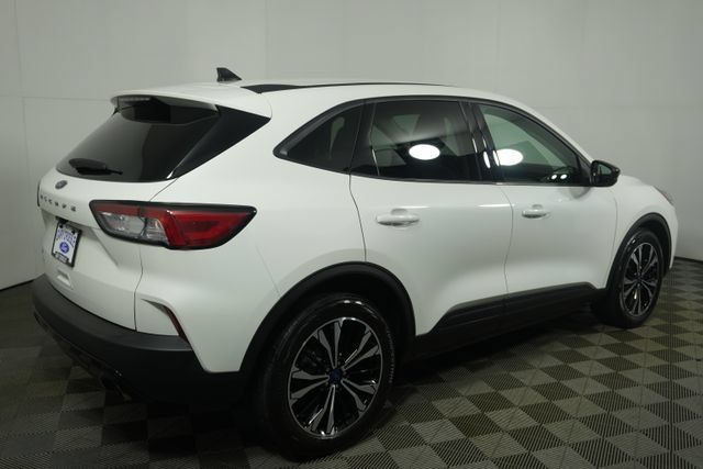 Used 2022 Ford Escape SE w/ SE Sport Appearance Package FWD image 3
