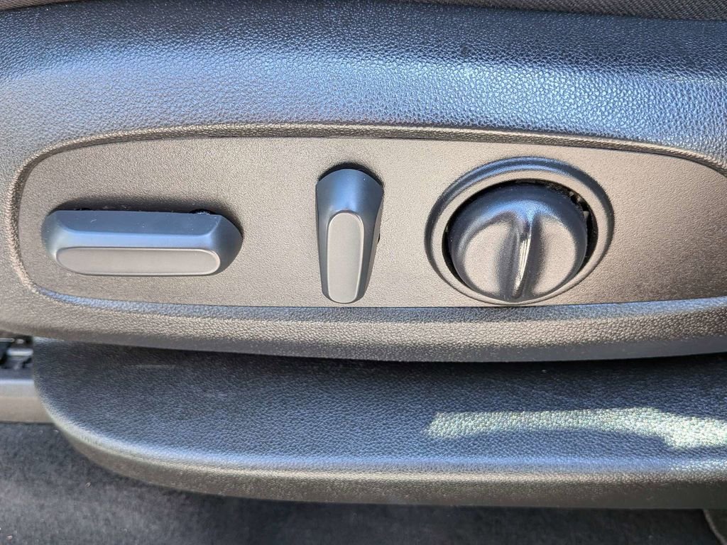 Used 2022 Chevrolet Traverse LT image 18