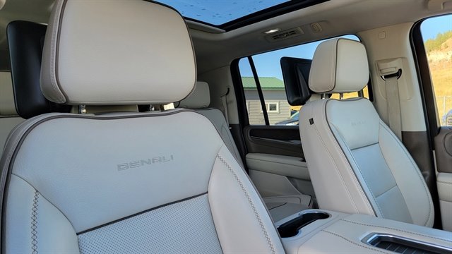 Used 2021 GMC Yukon XL Denali w/ Denali Premium Package image 49
