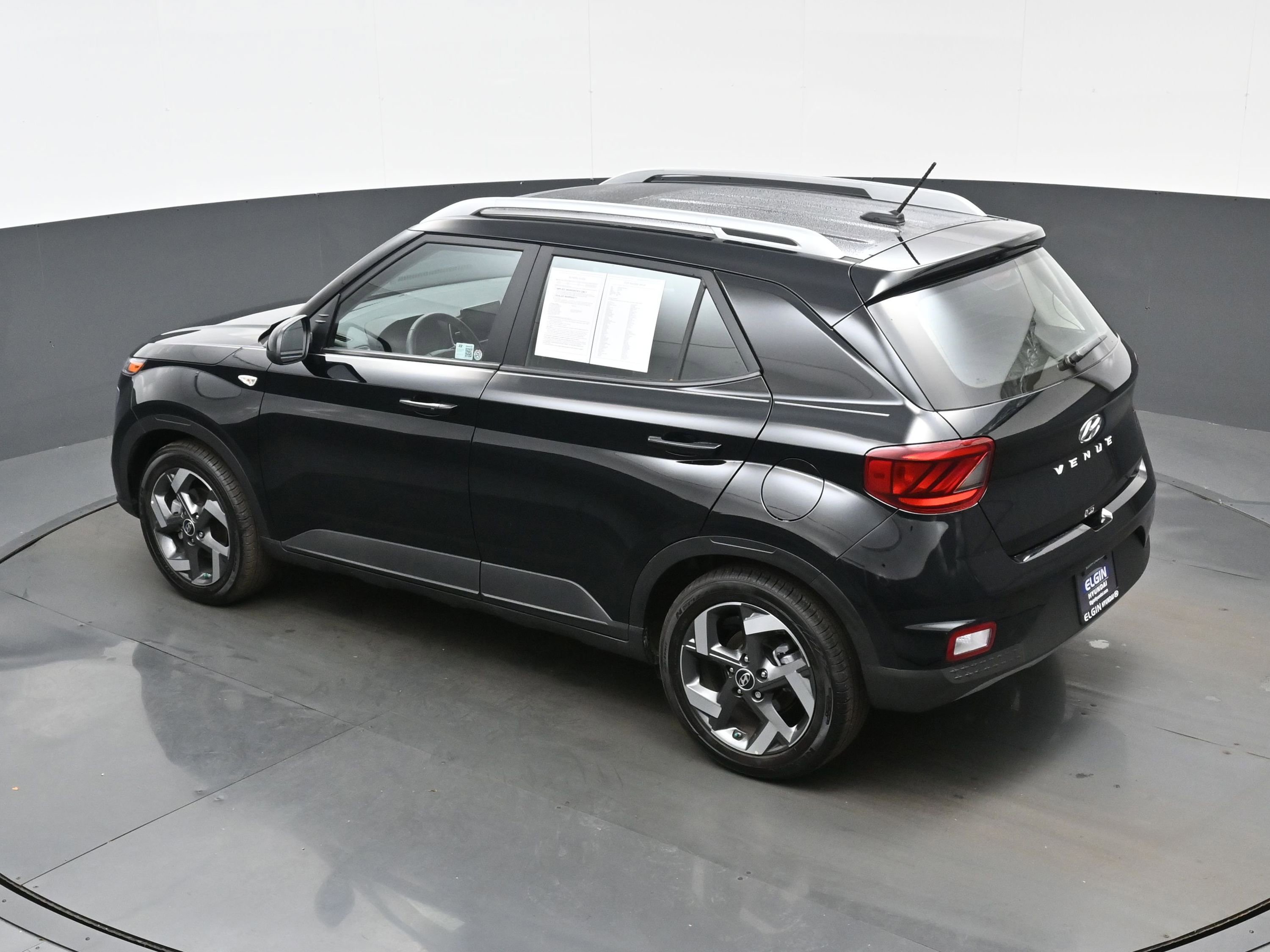 Certified 2025 Hyundai Venue SEL image 35