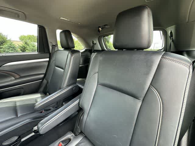 Used 2019 Toyota Highlander XLE AWD/4WD image 17