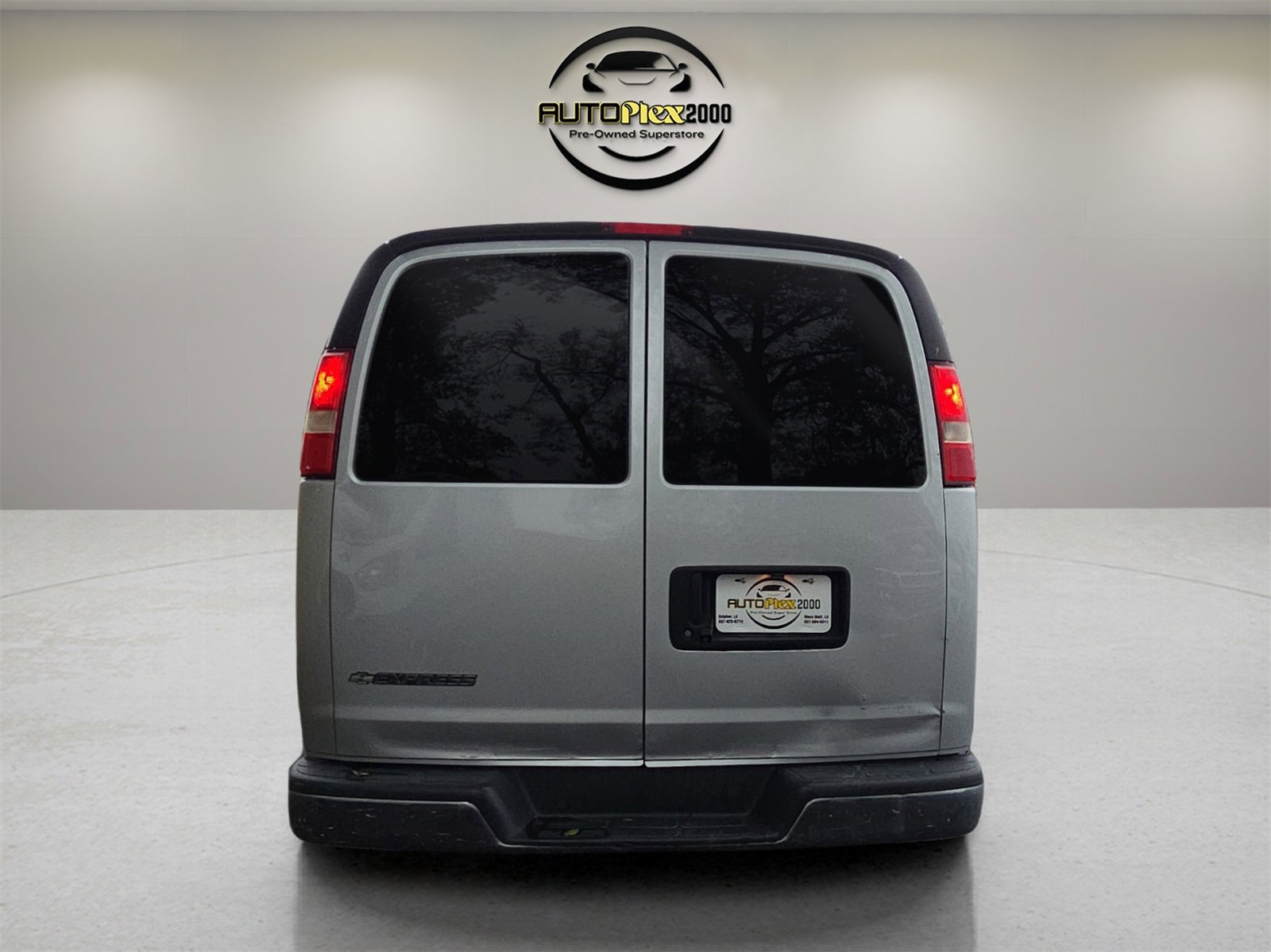 Used 2017 Chevrolet Express 3500 LT w/ LT Preferred Equipment Group image 6