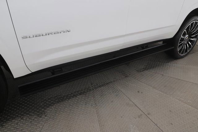 Used 2025 Chevrolet Suburban High Country image 18