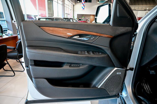 Used 2016 Cadillac Escalade Luxury AWD/4WD image 15