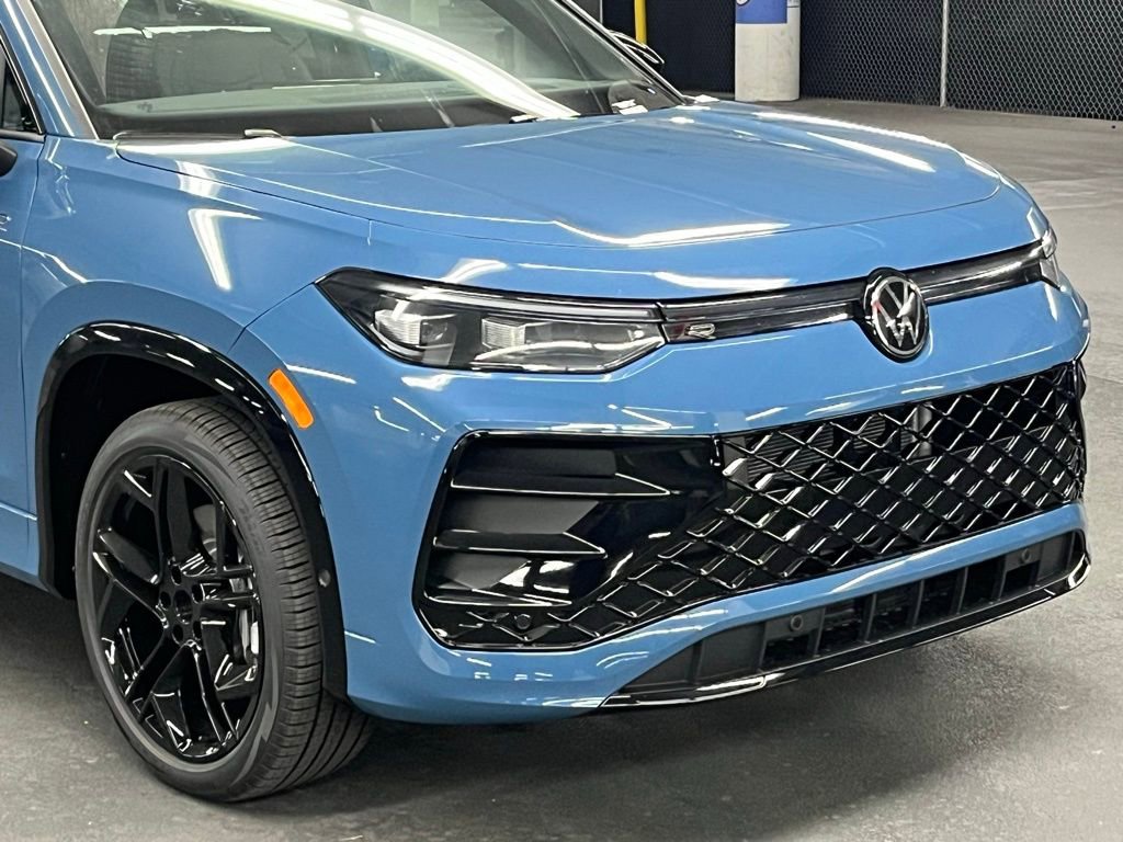 New 2025 Volkswagen Tiguan SE R-Line image 41