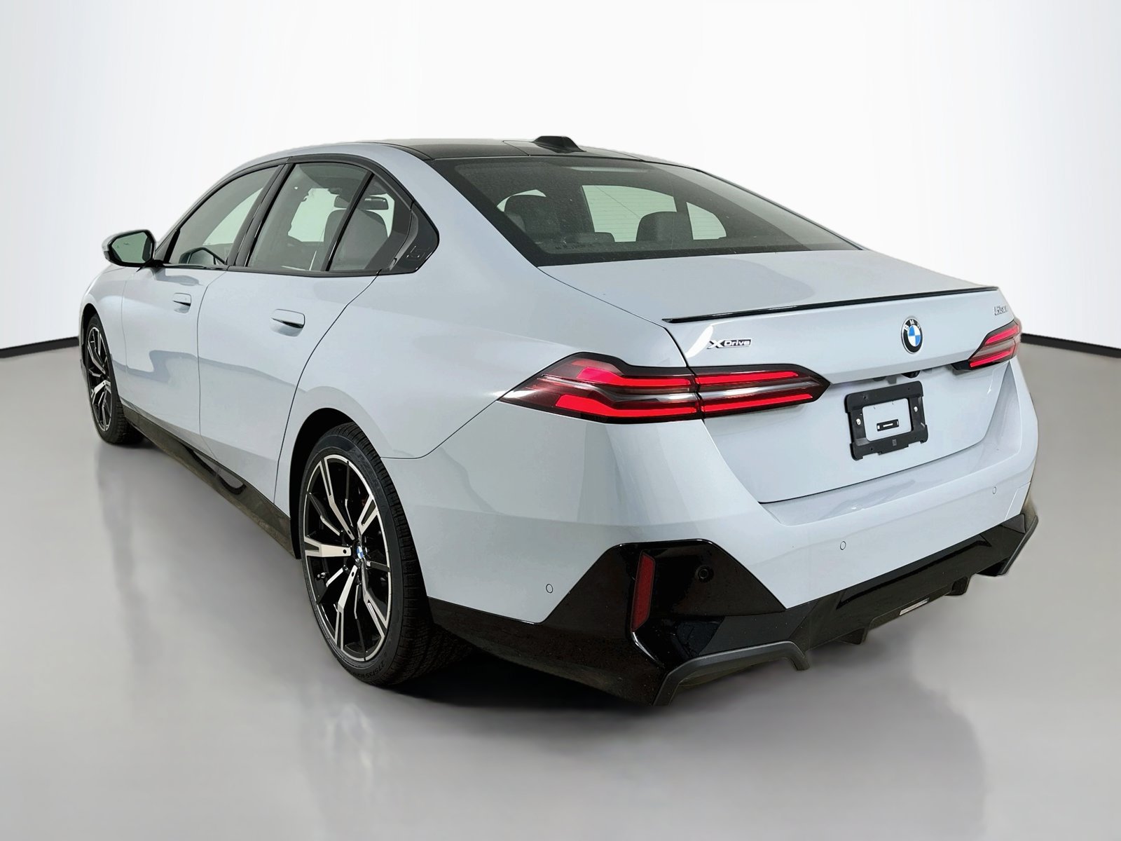 New 2027 BMW 530i xDrive w/ M Sport Package AWD/4WD image 7