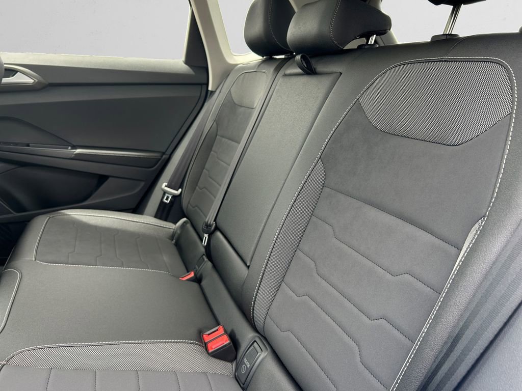 New 2025 Volkswagen Taos SE image 13