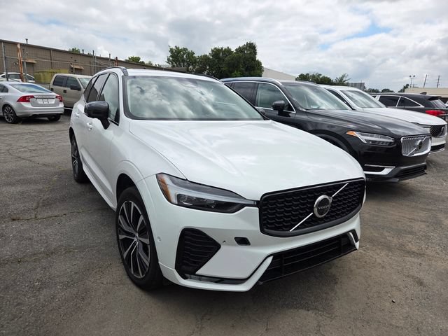 Used 2024 Volvo XC60 B5 Plus AWD/4WD image 3