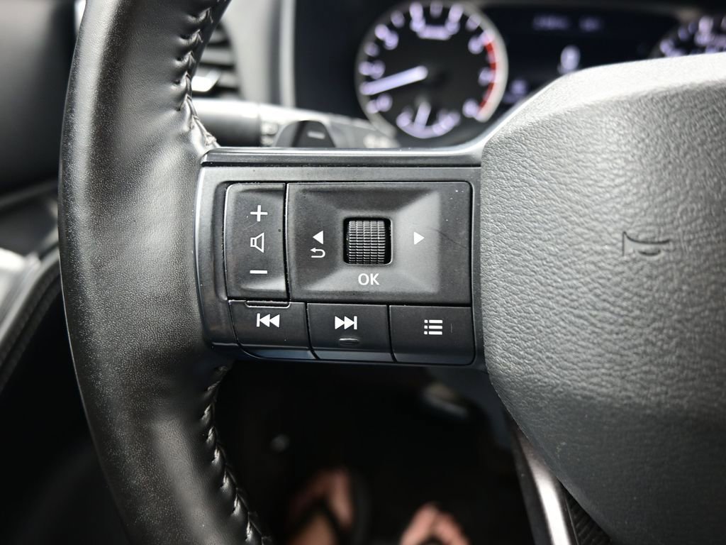Used 2025 Nissan Rogue SV AWD/4WD image 13