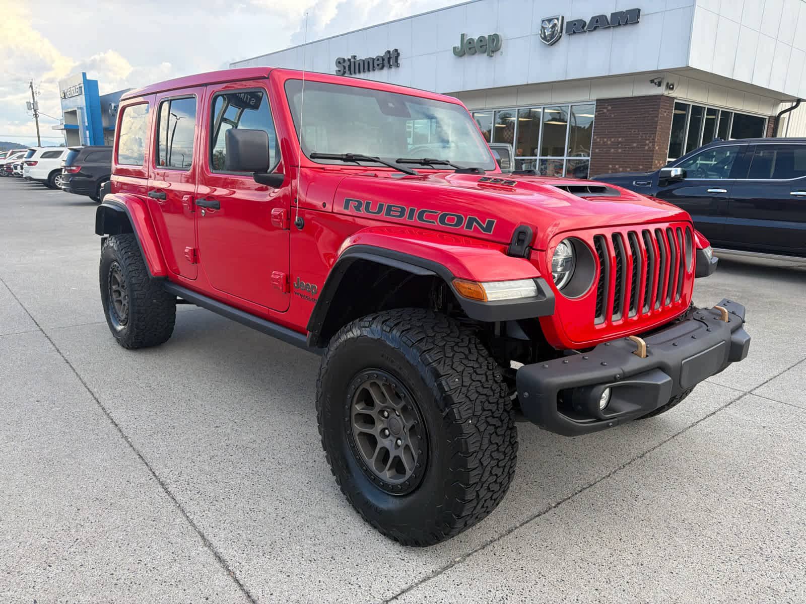 Used 2022 Jeep Wrangler Unlimited Rubicon w/ Xtreme Recon 35" Tire Package AWD/4WD image 4