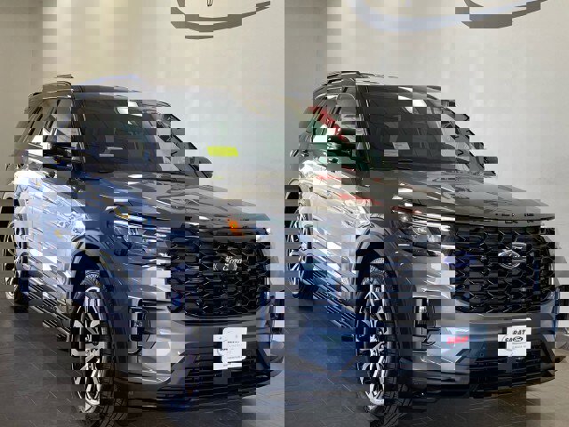 Used 2025 Ford Explorer ST-Line image 2