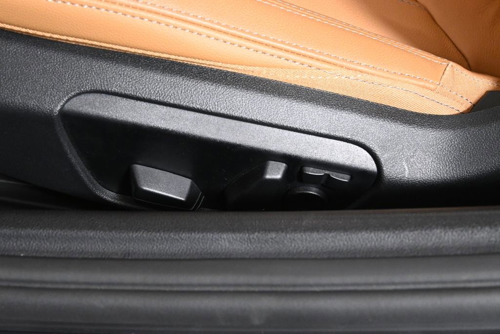 Used 2025 BMW Z4 M40i w/ Premium Package image 33