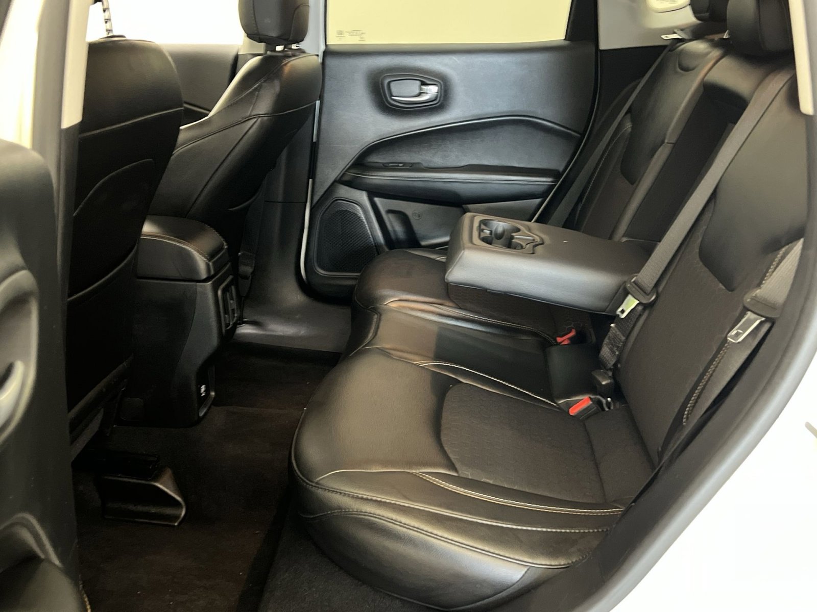 Used 2018 Jeep Compass Latitude AWD/4WD image 28