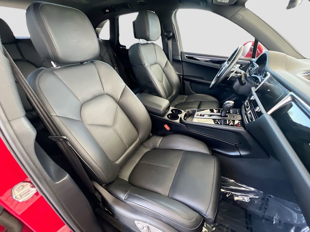 Used 2023 Porsche Macan AWD/4WD image 30