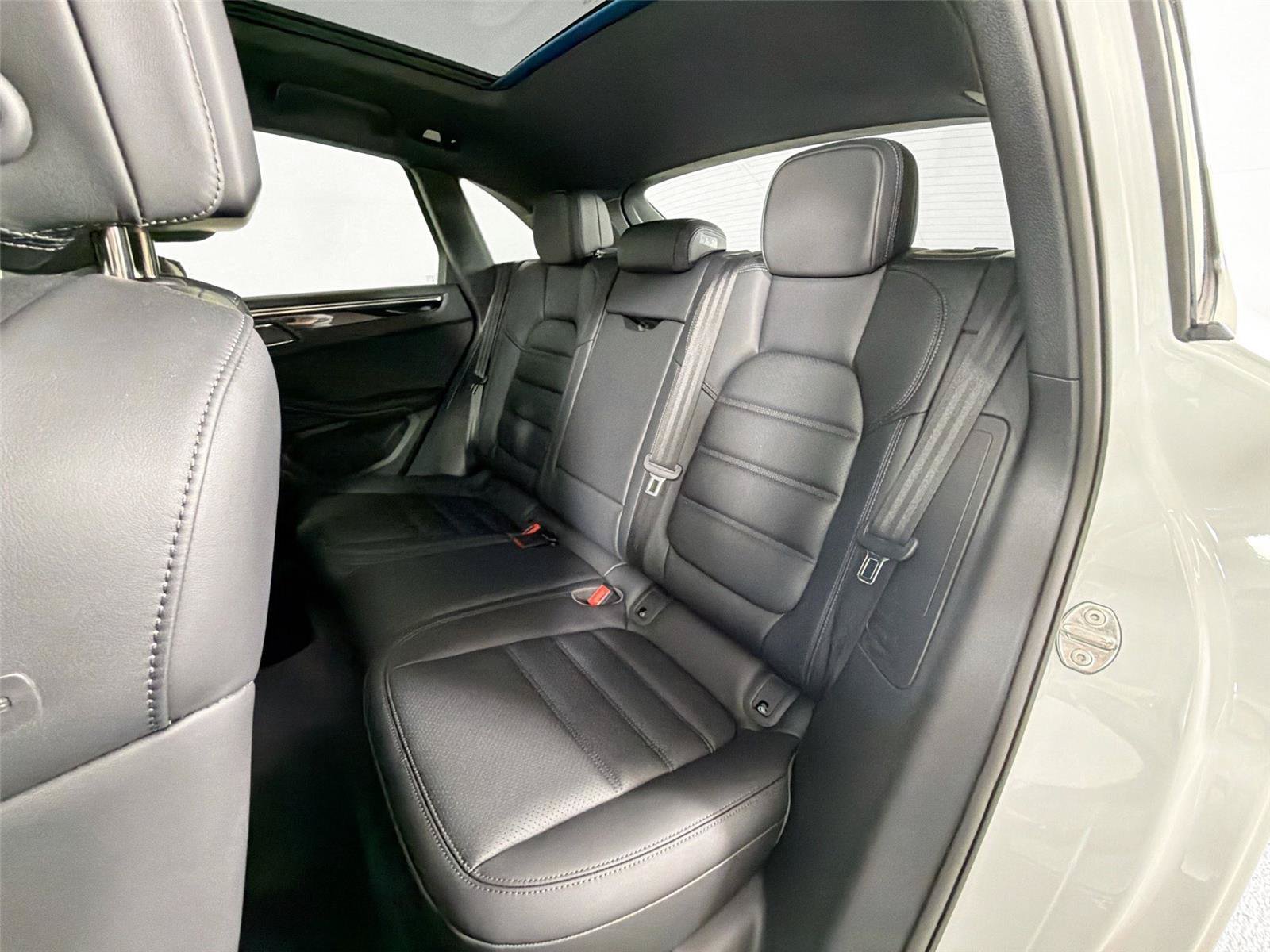 Certified 2025 Porsche Macan S AWD/4WD image 26