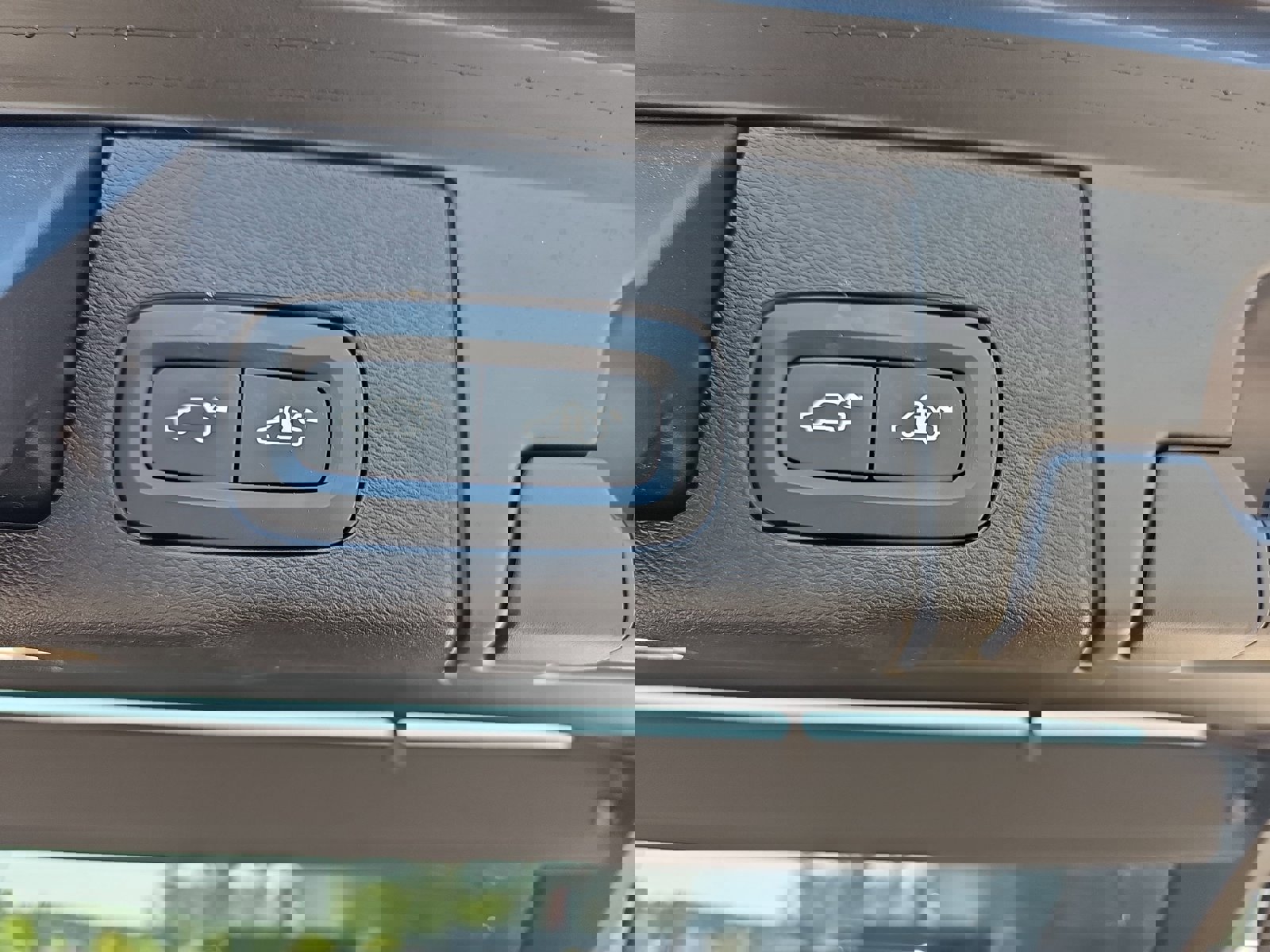 Used 2023 Volvo XC60 B5 Ultimate w/ Protection Package Premier FWD image 14