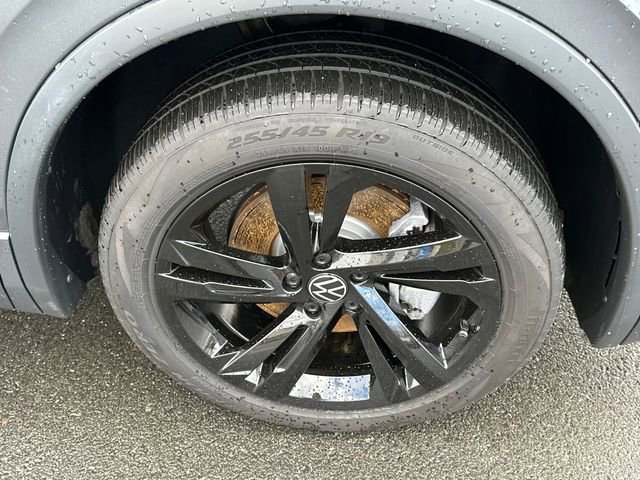 Used 2024 Volkswagen Tiguan SE R-Line image 7