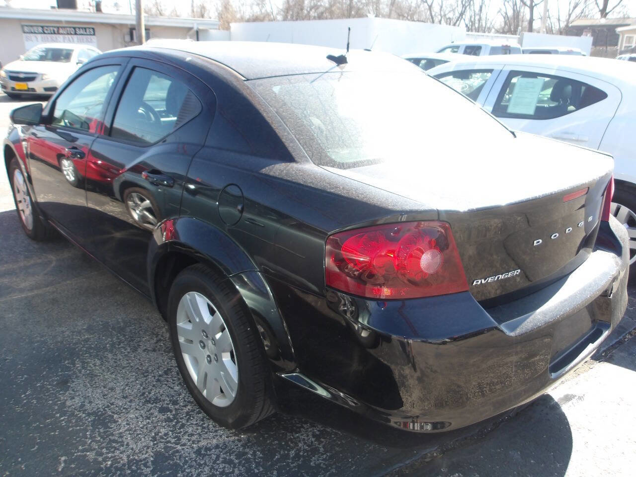 Used 2014 Dodge Avenger SE image 4