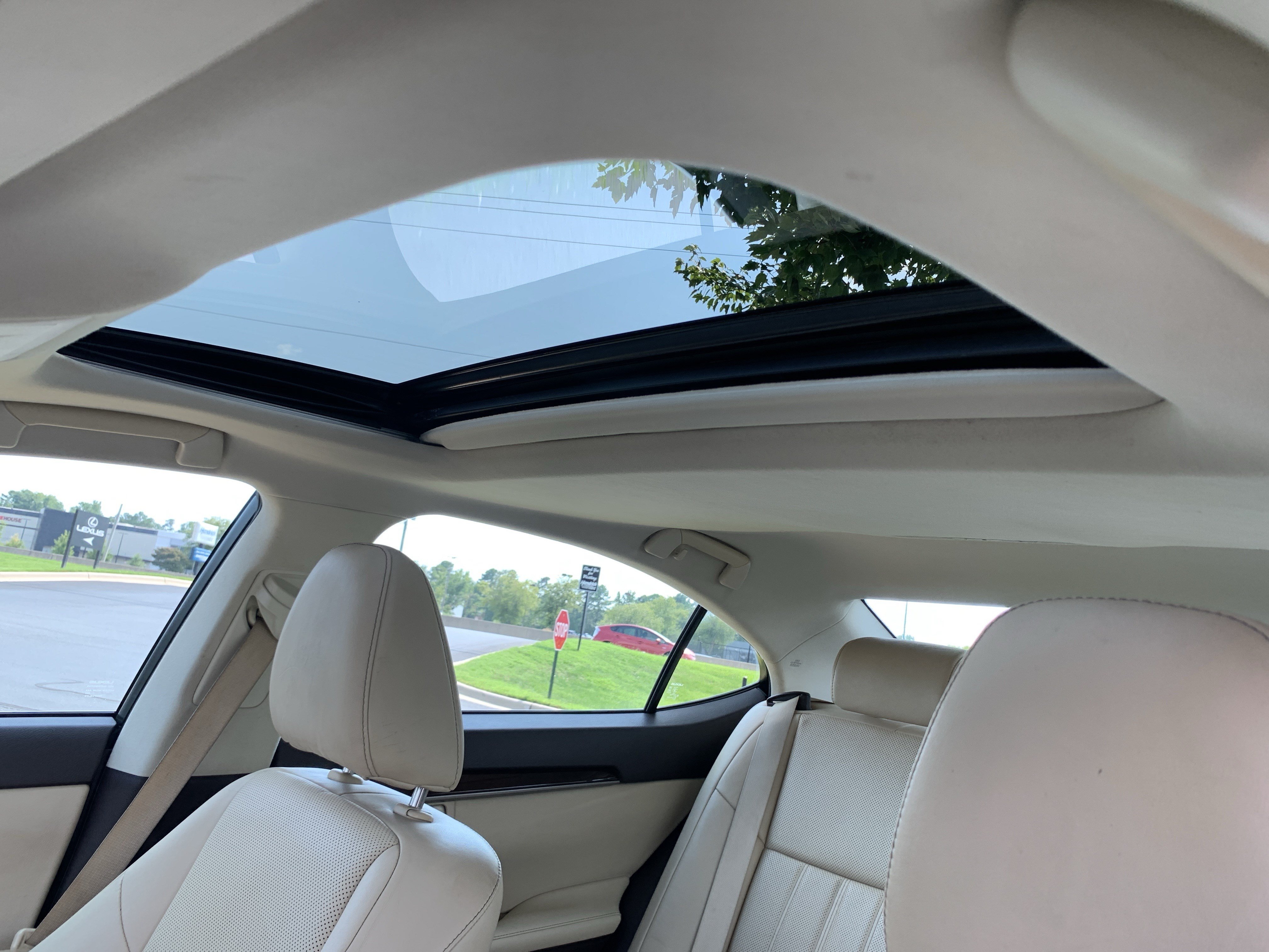 Used 2016 Lexus ES 350 w/ Luxury Package w/Wood Trim FWD image 28