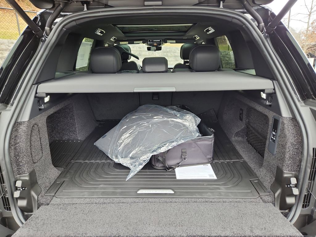 New 2026 Land Rover Range Rover SE image 13