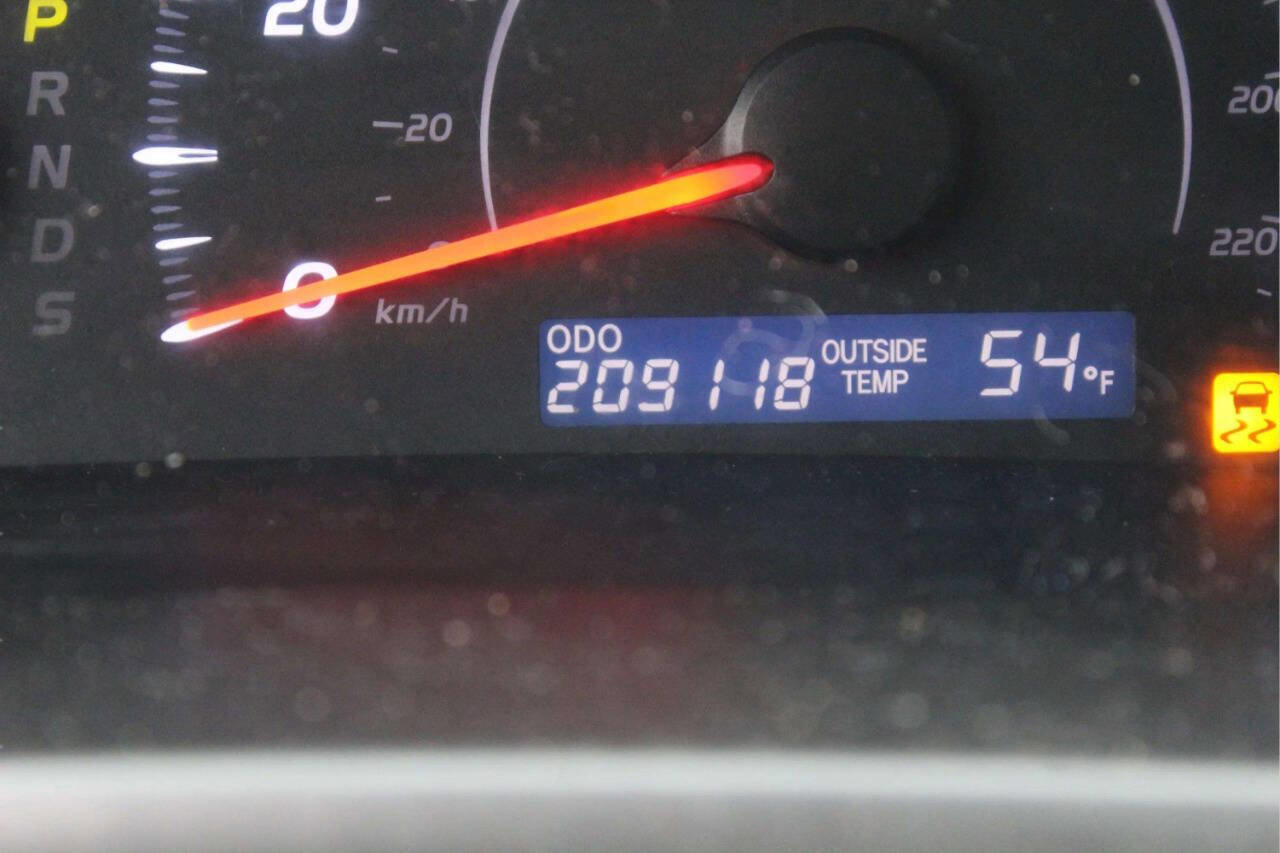 Used 2010 Toyota Camry LE FWD image 9
